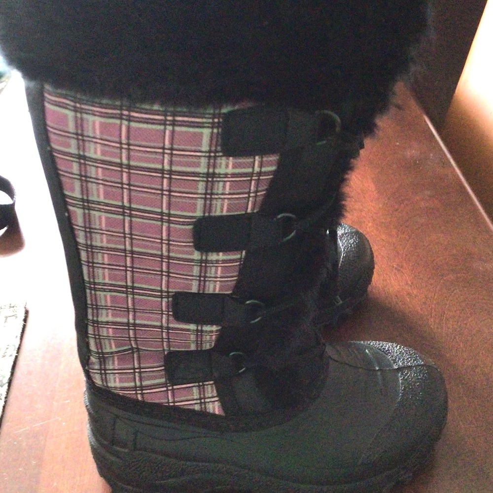 Girls Plaid Winter Boots with Black Fur Trim , New.